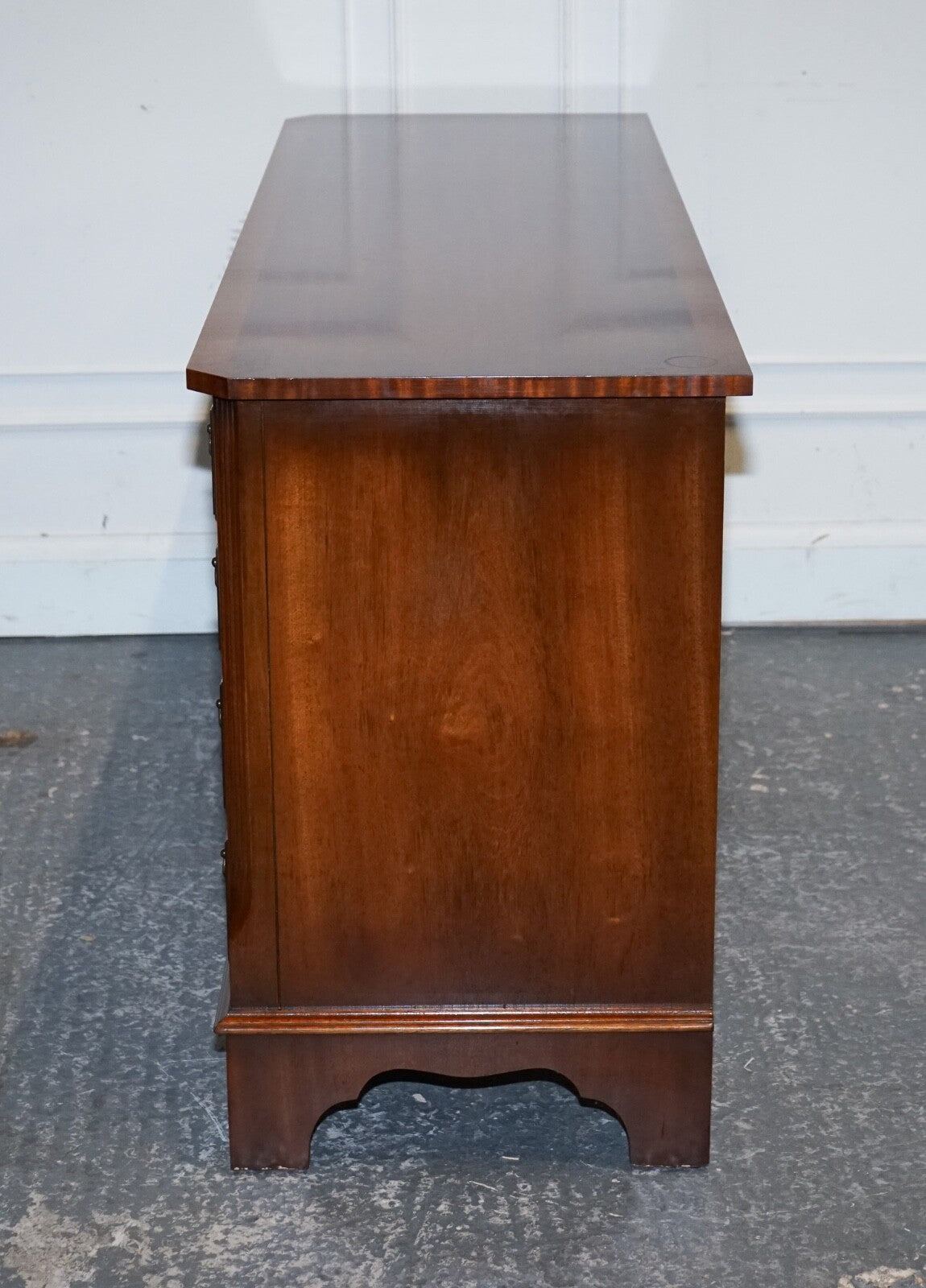 STUNNING VINTAGE BEVAN FUNNEL HARDWOOD SIDEBOARD BANK OF DRAWERS