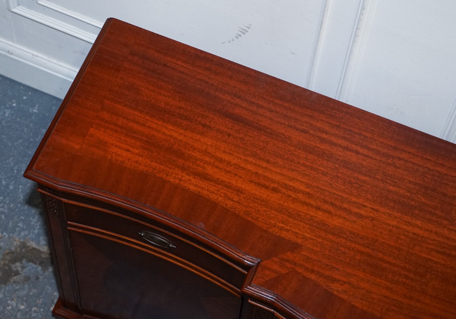VINTAGE SERPENTINE BOW FRONT SIDEBOARD WITH DRAWERS & CUPBOARD BY WADE FURNITURE