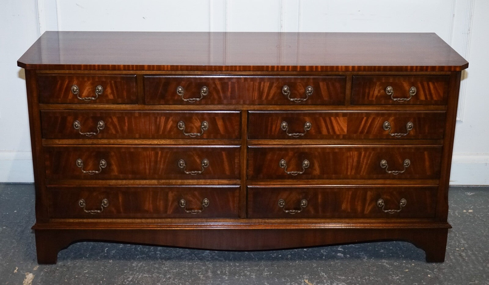 STUNNING VINTAGE BEVAN FUNNEL HARDWOOD SIDEBOARD BANK OF DRAWERS