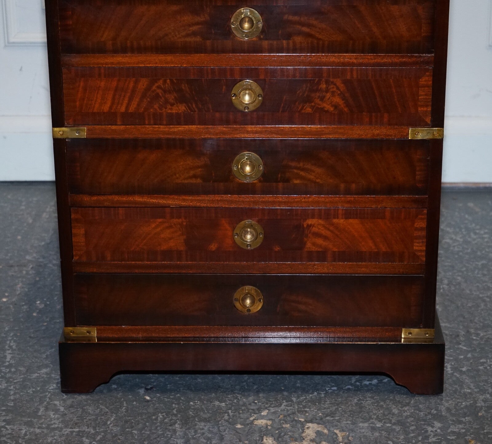 RESTORED STUNNING REH KENNEDY VINTAGE MILITARY CAMPAiGN CHEST OF DRAWERS