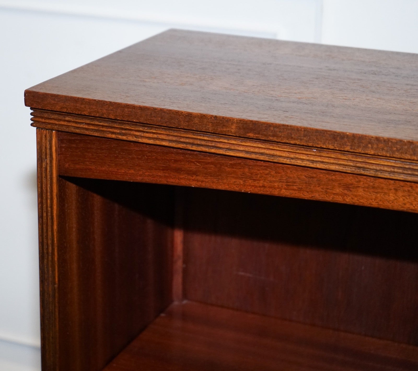 VINTAGE DWARF OPEN BOOKCASE WITH FIXED SHELVES