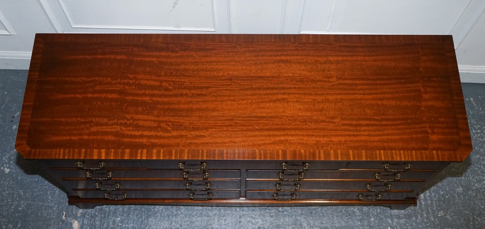 STUNNING VINTAGE BEVAN FUNNEL HARDWOOD SIDEBOARD BANK OF DRAWERS