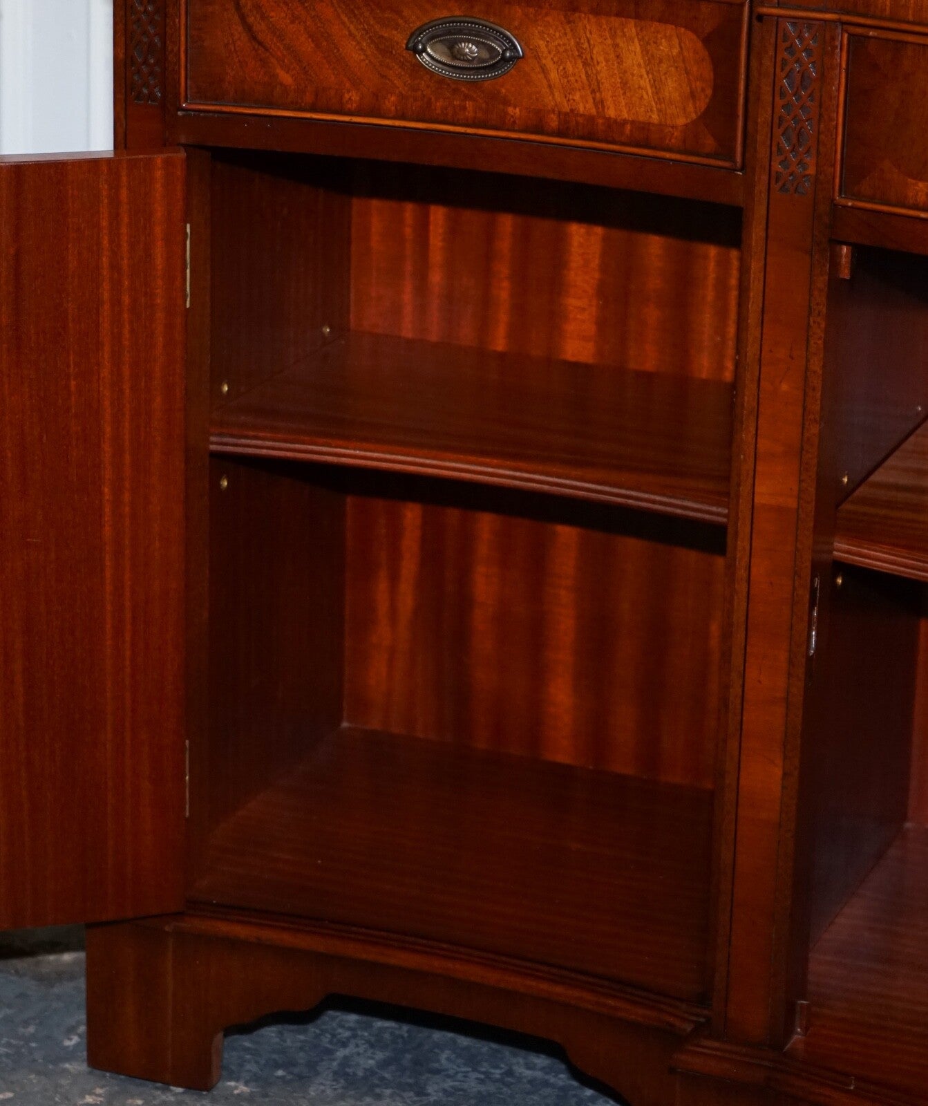 VINTAGE SERPENTINE BOW FRONT SIDEBOARD WITH DRAWERS & CUPBOARD BY WADE FURNITURE
