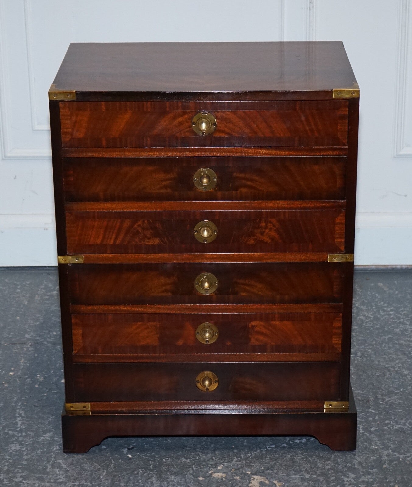 RESTORED STUNNING REH KENNEDY VINTAGE MILITARY CAMPAiGN CHEST OF DRAWERS