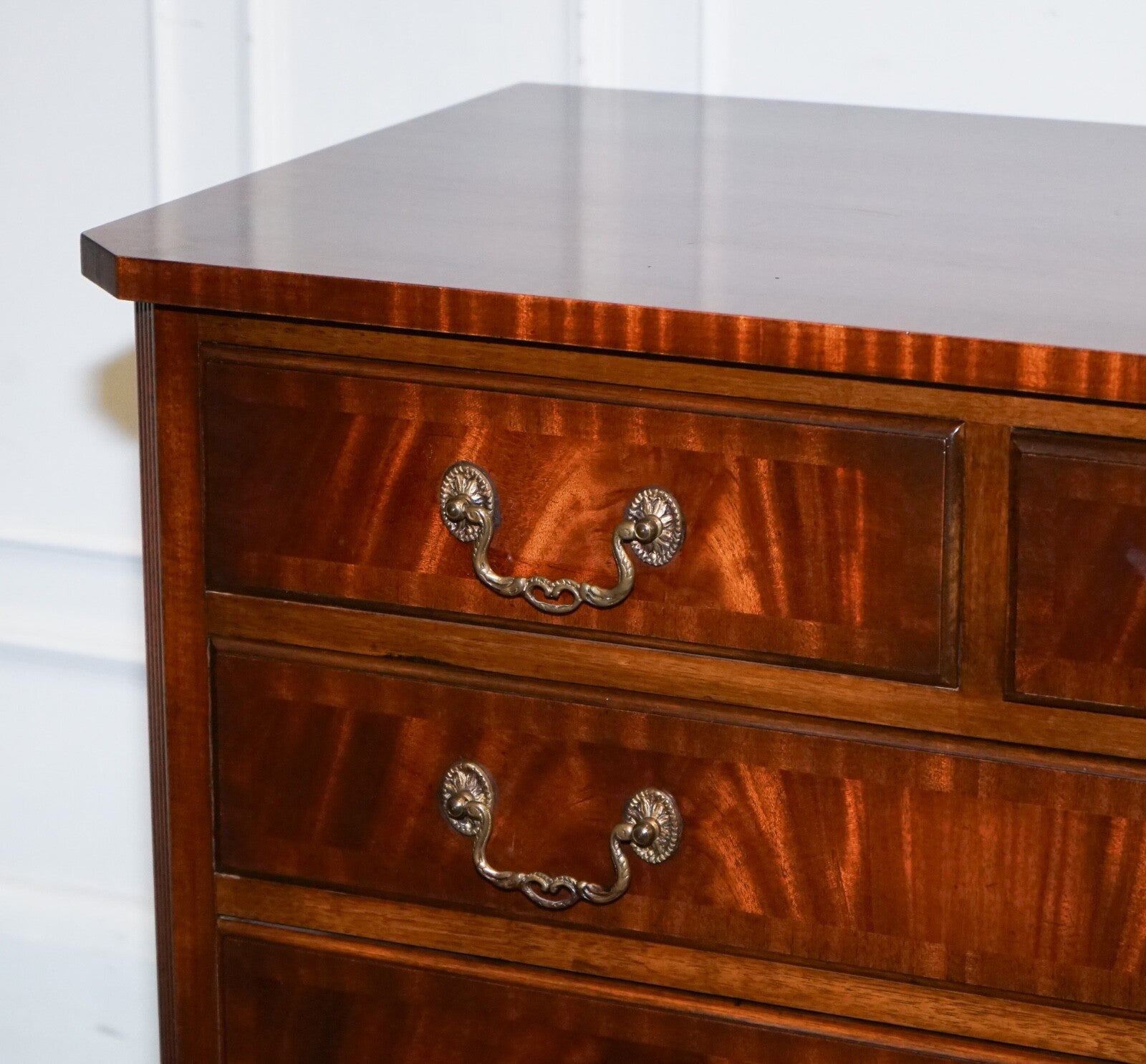 STUNNING VINTAGE BEVAN FUNNEL HARDWOOD SIDEBOARD BANK OF DRAWERS