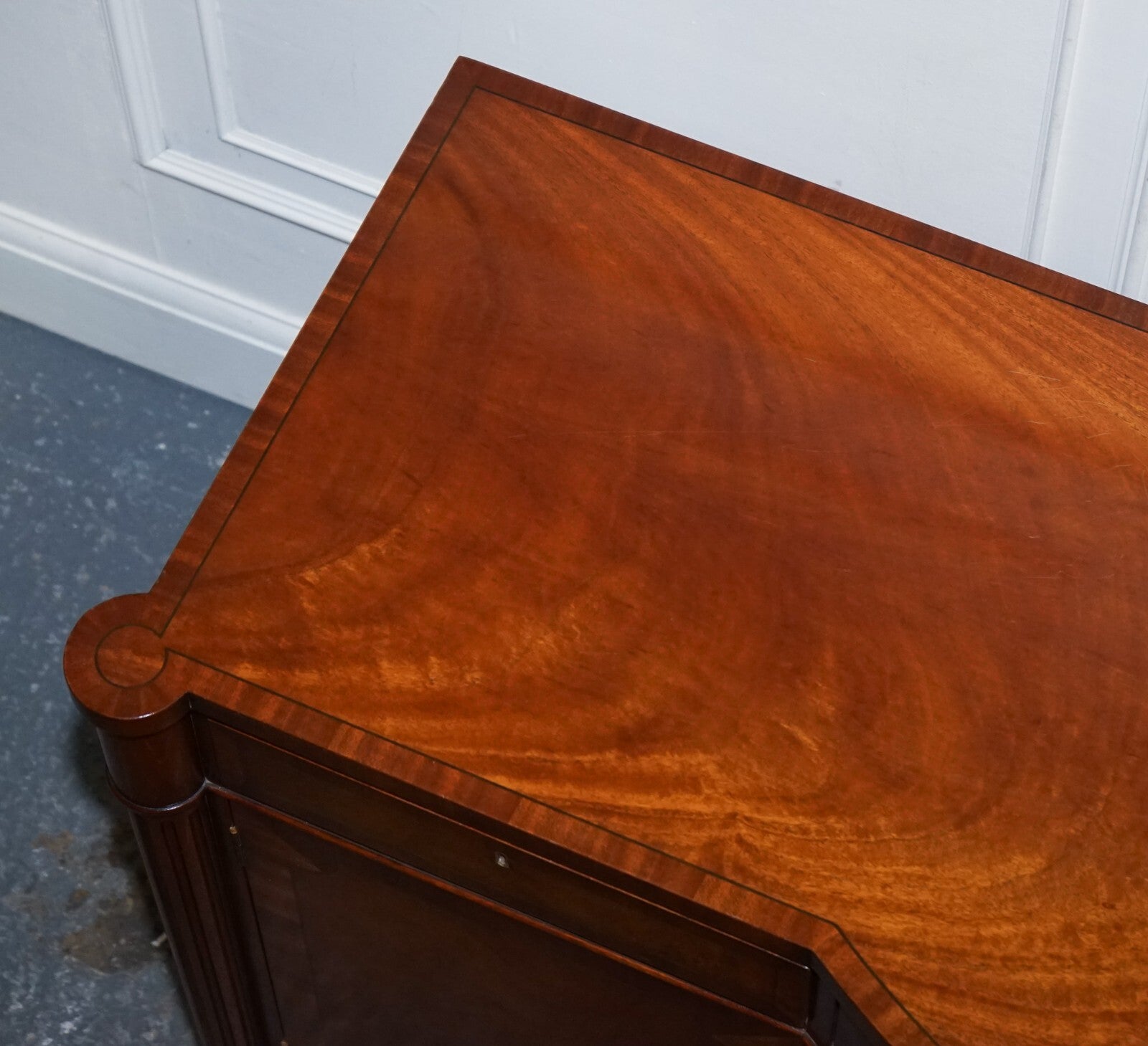 VINTAGE FINE FURNITURE BURR WALNUT SOLID SIDEBOARD MADE BY DAVID SALMON