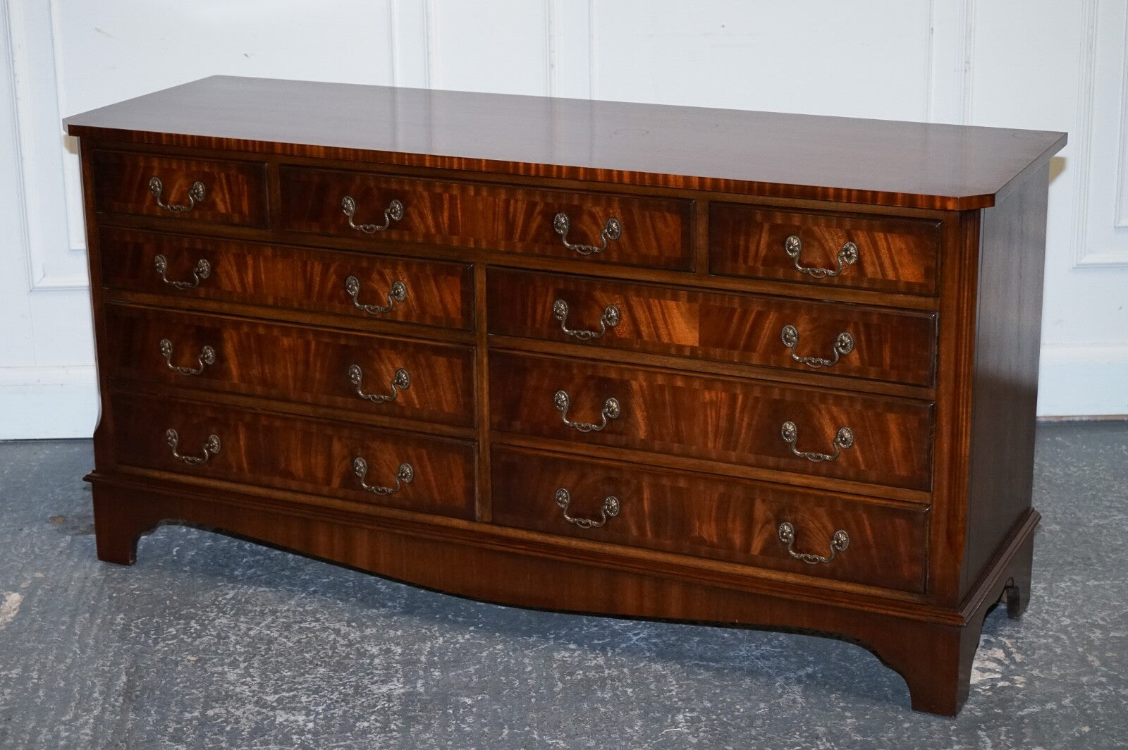 STUNNING VINTAGE BEVAN FUNNEL HARDWOOD SIDEBOARD BANK OF DRAWERS