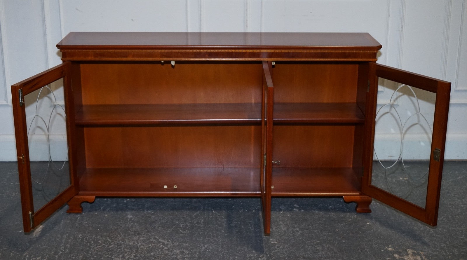 VINTAGE YEW WOOD GLAZED BOOKCASE SIDEBOARD TRIPLE DOOR DISPLAY CABINET