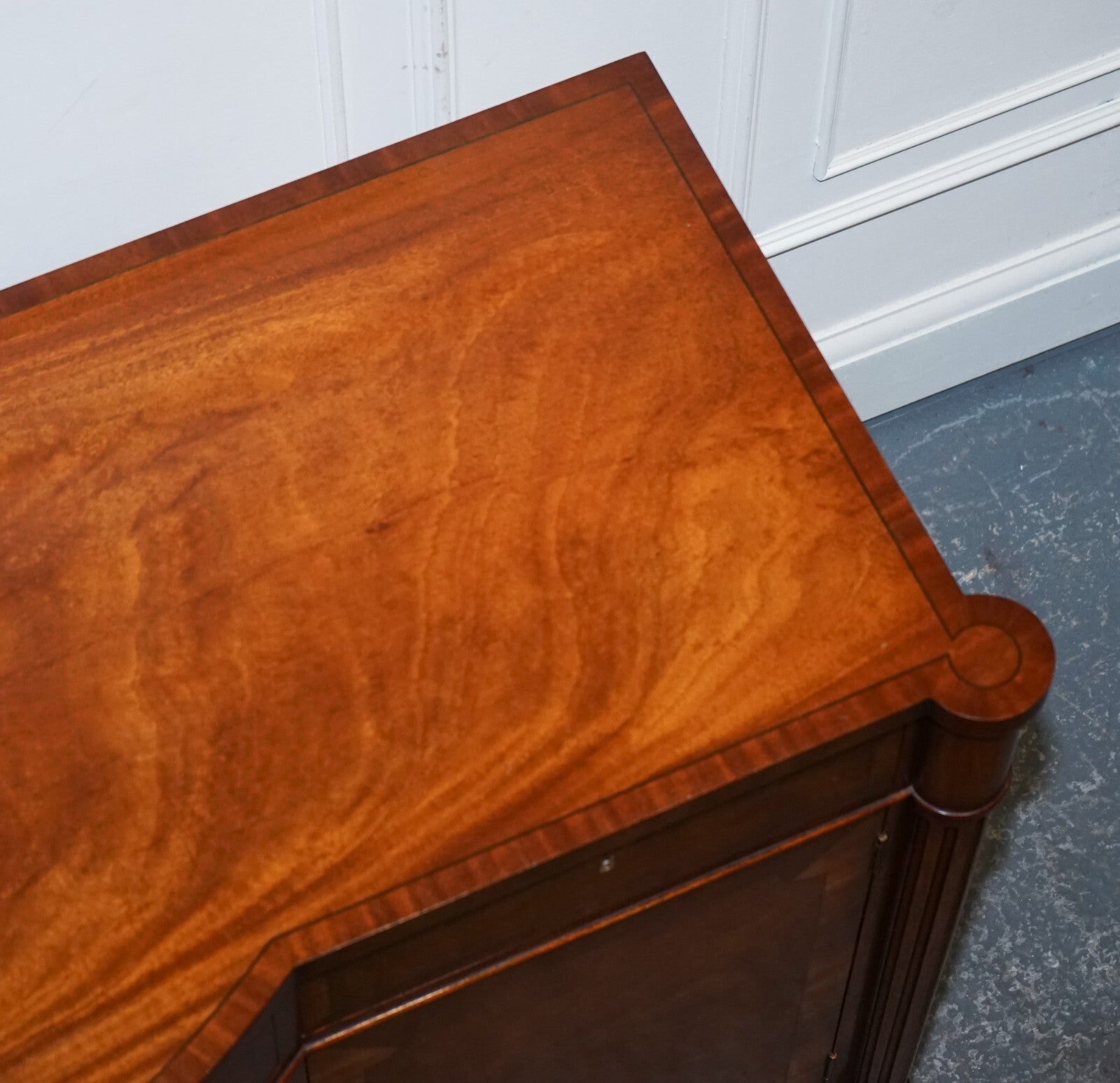 VINTAGE FINE FURNITURE BURR WALNUT SOLID SIDEBOARD MADE BY DAVID SALMON