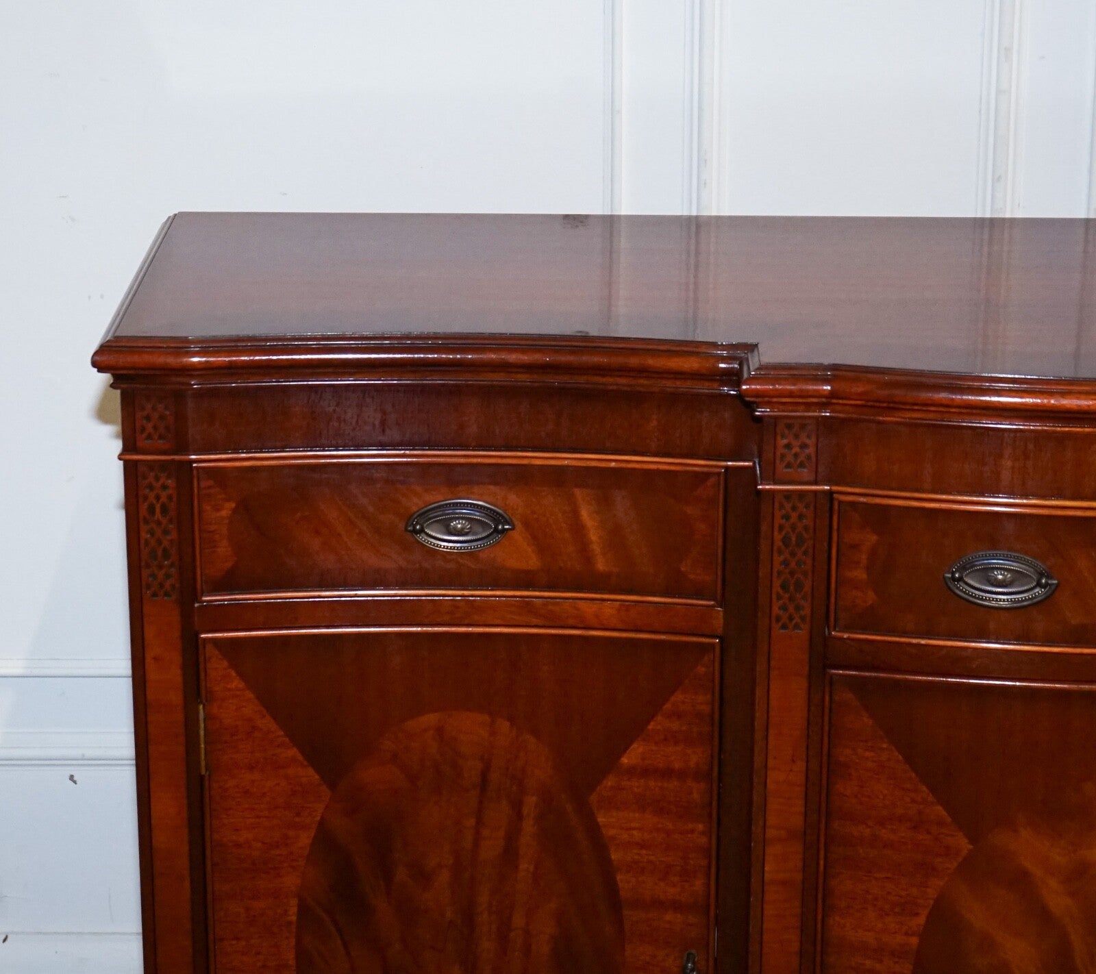 VINTAGE SERPENTINE BOW FRONT SIDEBOARD WITH DRAWERS & CUPBOARD BY WADE FURNITURE