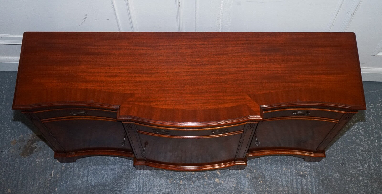 VINTAGE SERPENTINE BOW FRONT SIDEBOARD WITH DRAWERS & CUPBOARD BY WADE FURNITURE