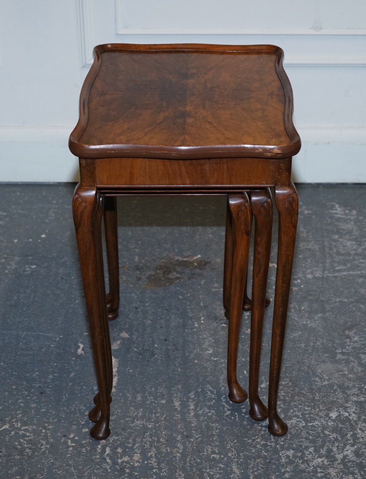 1920'S ART DECO BURR WALNUT NEST OF THREE TABLE QUEEN ANNE LEGS