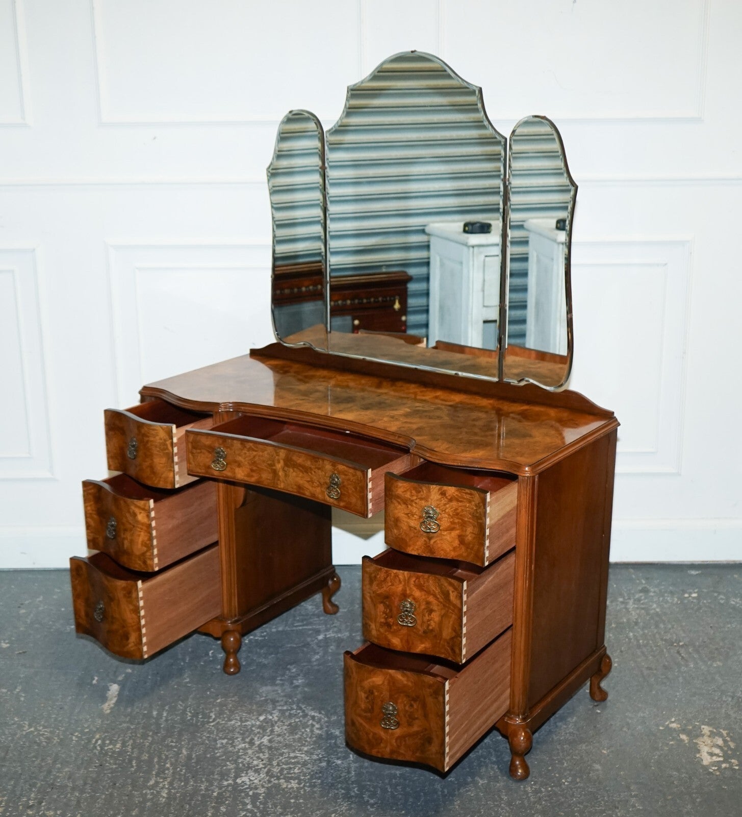 ANTIQUE 1920'S BURR WALNUT ART DECO DRESSING TABLE WITH PLENTY OF DRAWERS