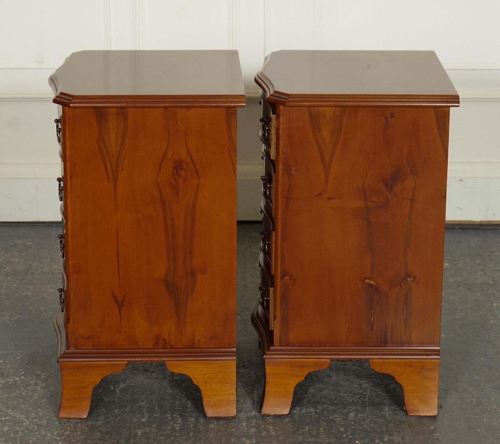 PAIR OF SMALL GEORGIAN STYLE BED SIDE NIGHTSTANDS CHEST OF DRAWERS