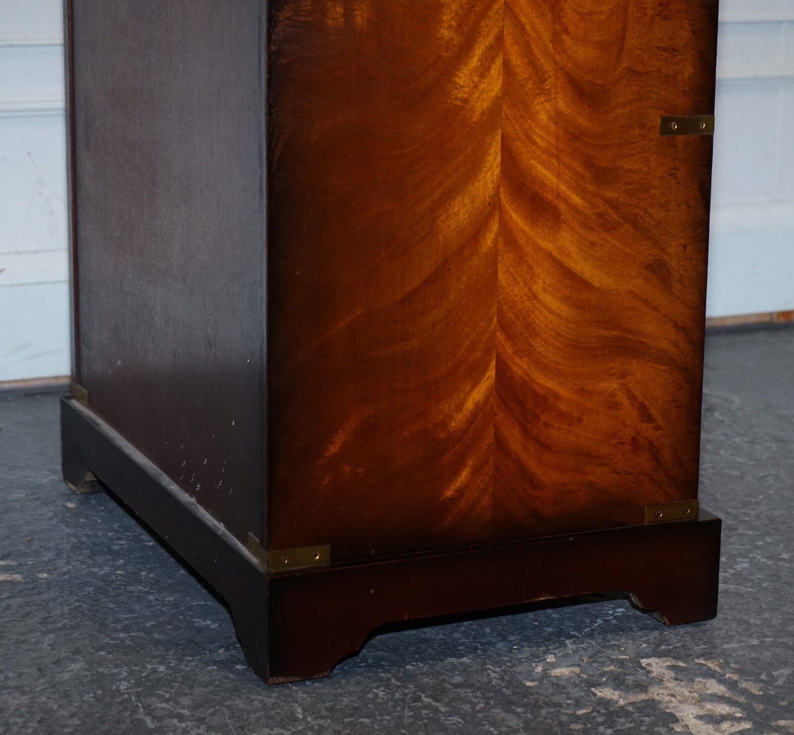RESTORED STUNNING REH KENNEDY VINTAGE MILITARY CAMPAiGN CHEST OF DRAWERS