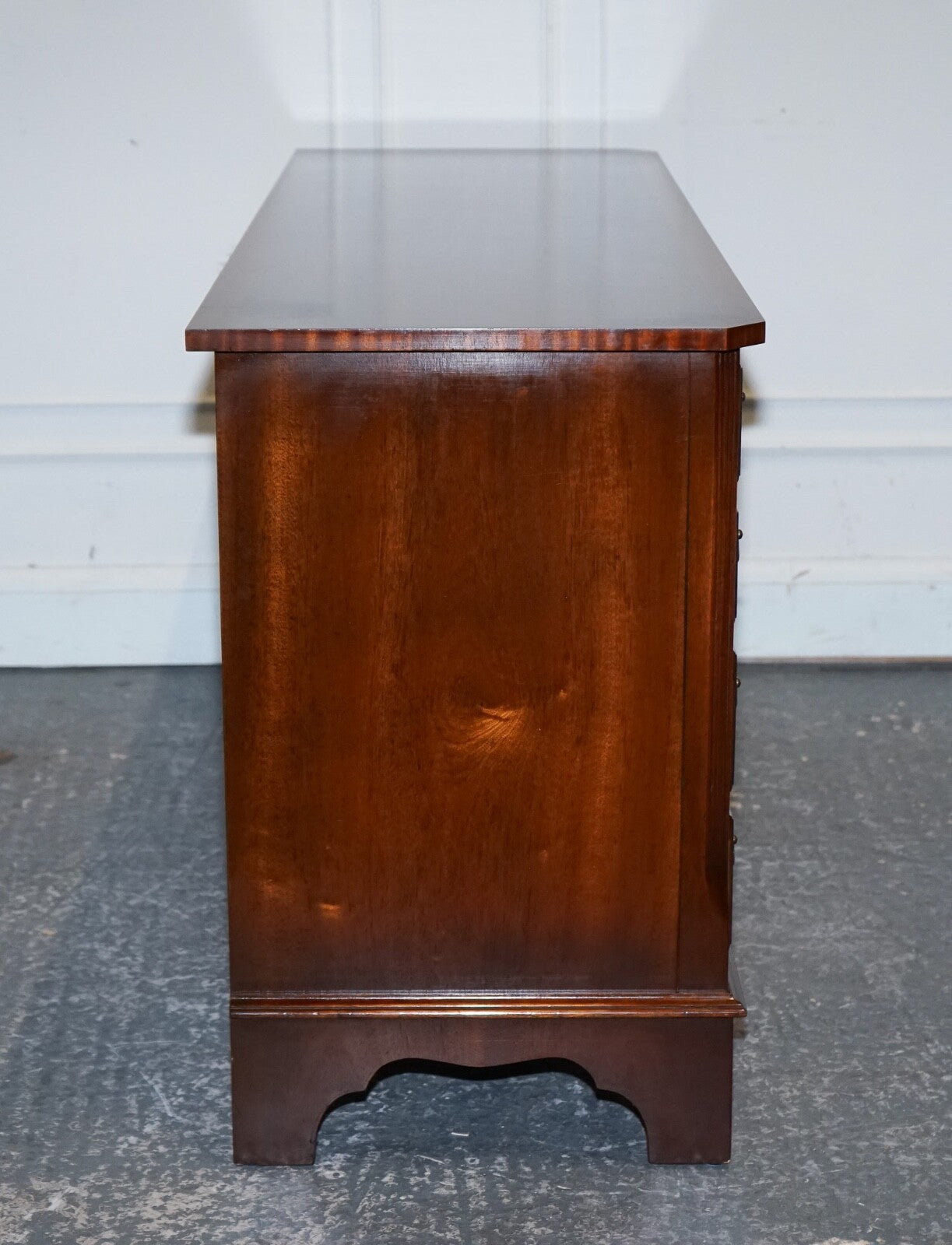STUNNING VINTAGE BEVAN FUNNEL HARDWOOD SIDEBOARD BANK OF DRAWERS