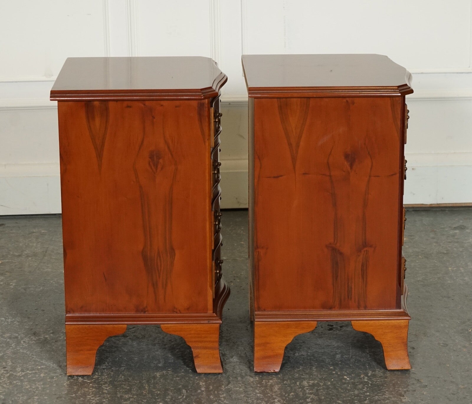 PAIR OF SMALL GEORGIAN STYLE BED SIDE NIGHTSTANDS CHEST OF DRAWERS