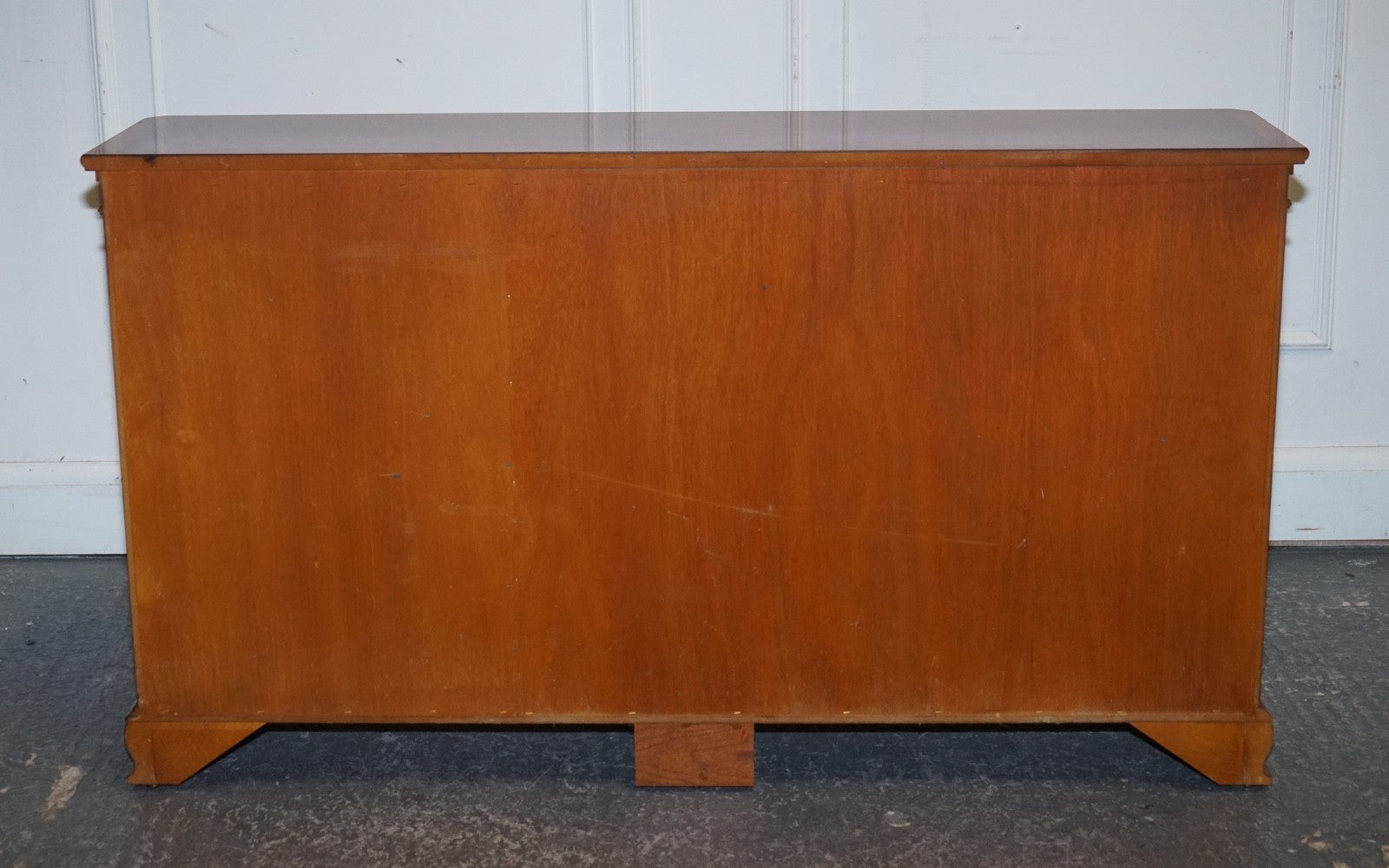VINTAGE YEW WOOD GLAZED BOOKCASE SIDEBOARD TRIPLE DOOR DISPLAY CABINET
