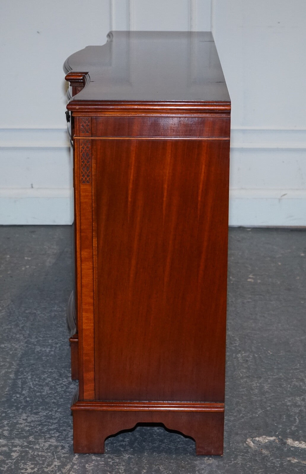 VINTAGE SERPENTINE BOW FRONT SIDEBOARD WITH DRAWERS & CUPBOARD BY WADE FURNITURE