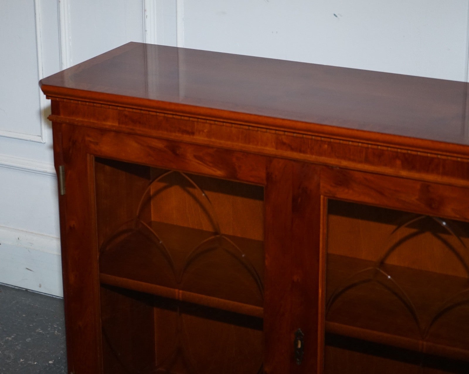 VINTAGE YEW WOOD GLAZED BOOKCASE SIDEBOARD TRIPLE DOOR DISPLAY CABINET