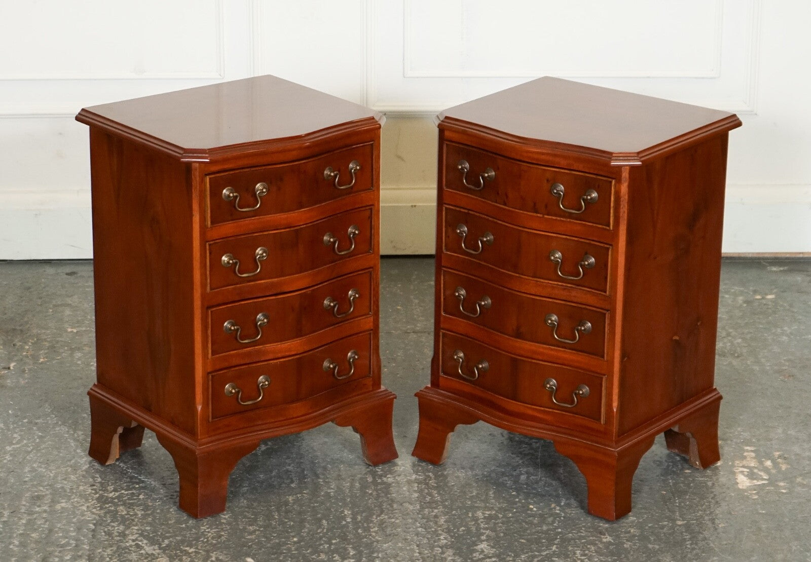 PAIR OF SMALL GEORGIAN STYLE BED SIDE NIGHTSTANDS CHEST OF DRAWERS