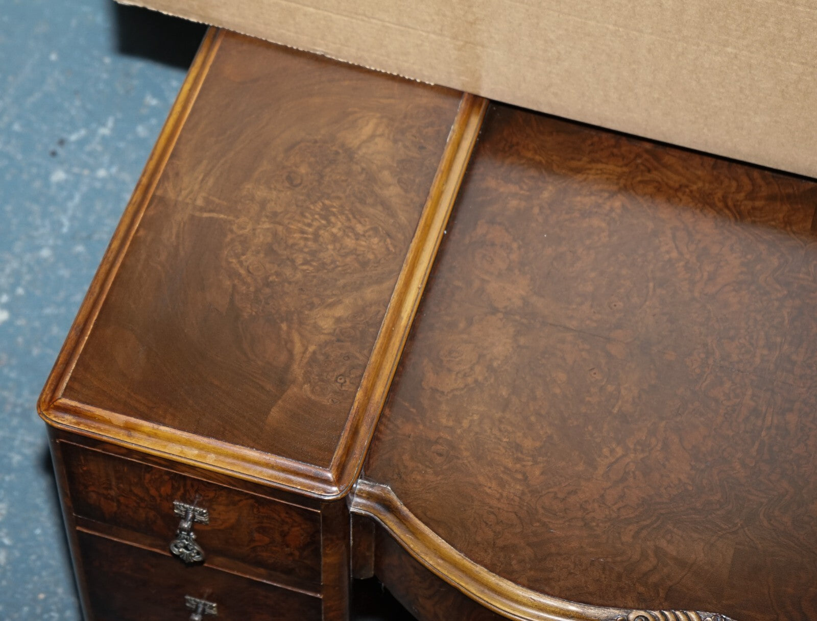 ANTIQUE 1920'S ART DECO BURR WALNUT DRESSING TABLE WITH LARGE MIRROR