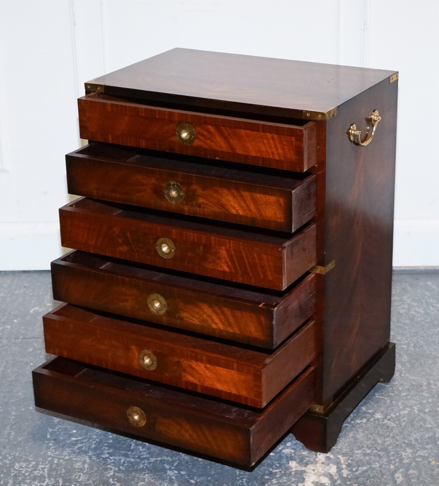 RESTORED STUNNING REH KENNEDY VINTAGE MILITARY CAMPAiGN CHEST OF DRAWERS