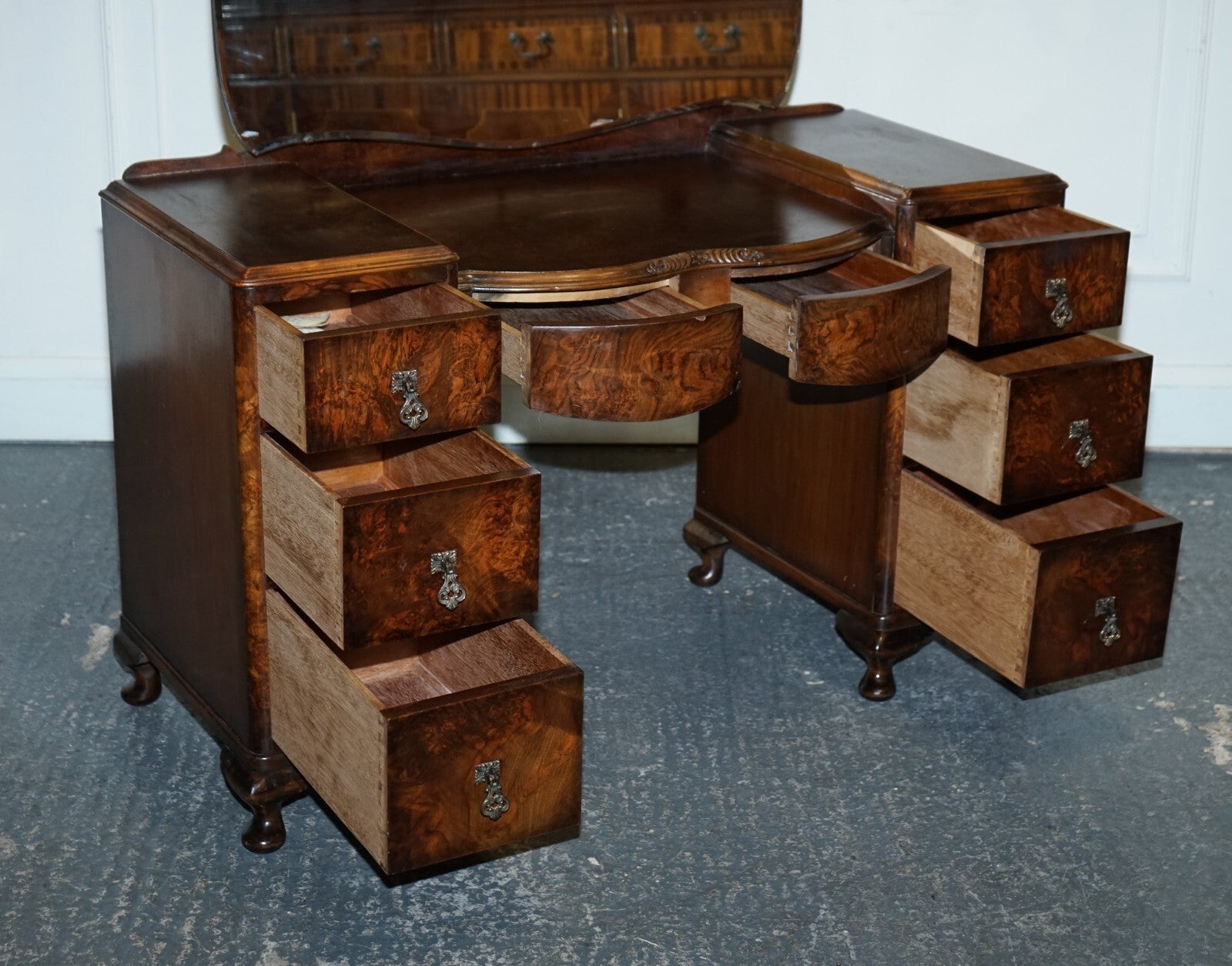 ANTIQUE 1920'S ART DECO BURR WALNUT DRESSING TABLE WITH LARGE MIRROR