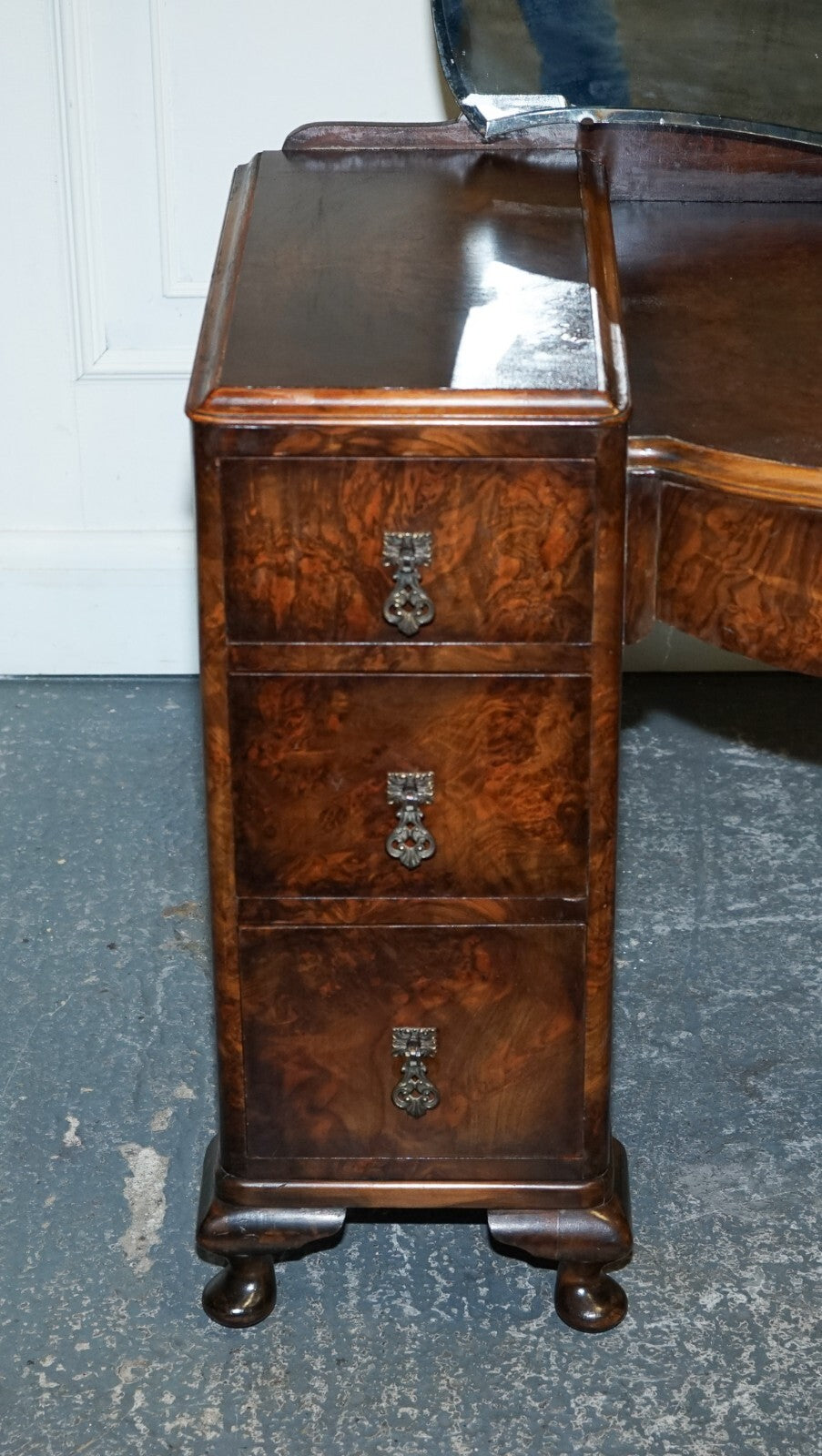 ANTIQUE 1920'S ART DECO BURR WALNUT DRESSING TABLE WITH LARGE MIRROR