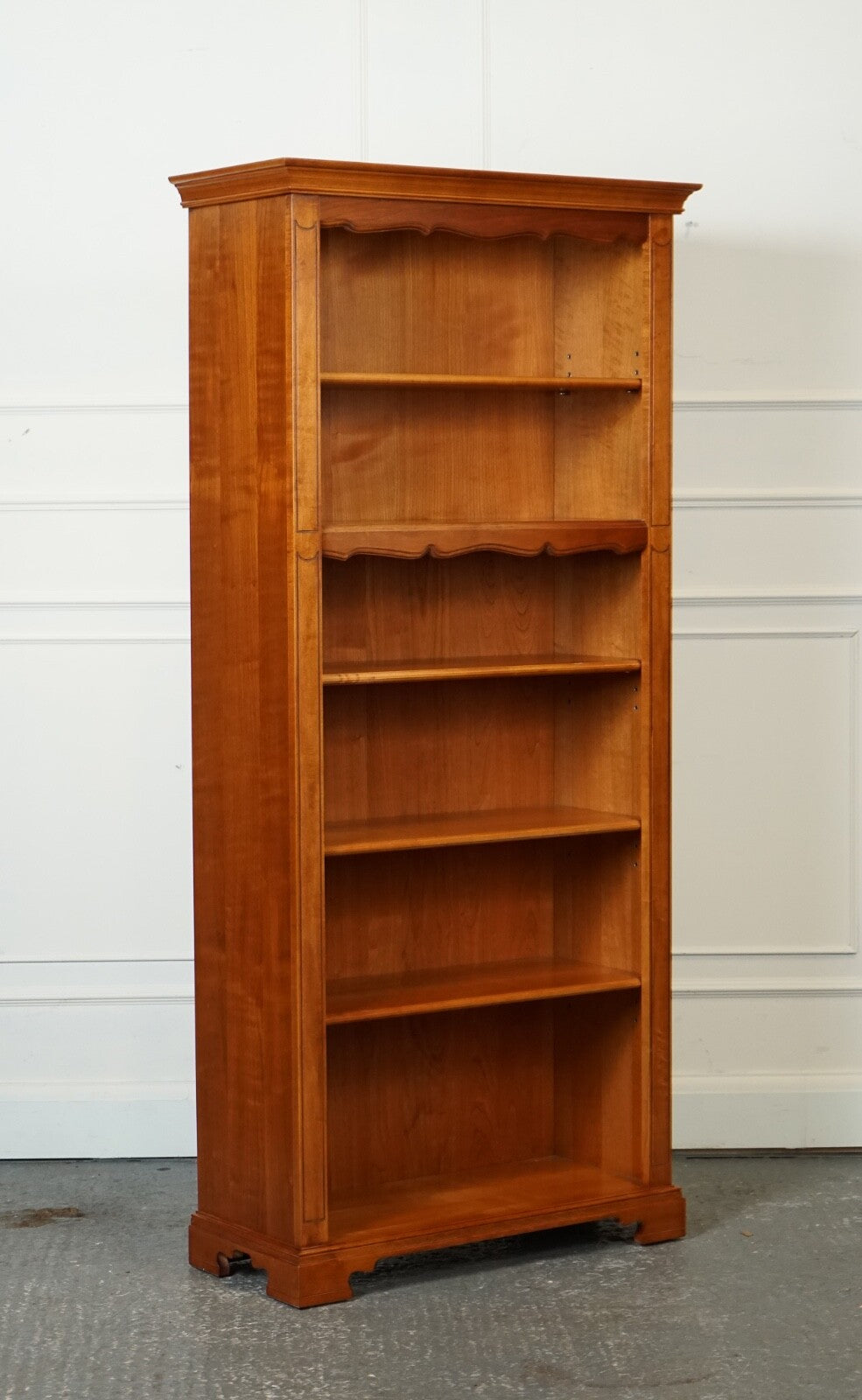 VINTAGE TALL OPEN SOLID BOOKCASE 5 SHELVES MADE BY YOUNGER FURNITURE LONDON J1