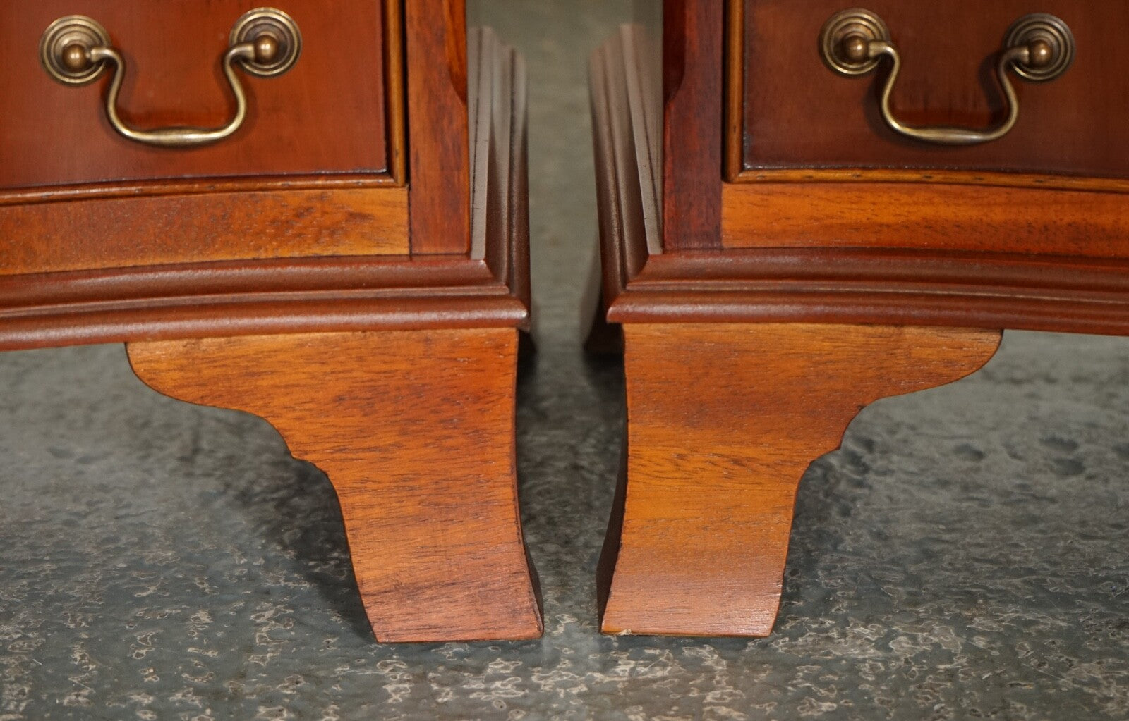 PAIR OF SMALL GEORGIAN STYLE BED SIDE NIGHTSTANDS CHEST OF DRAWERS