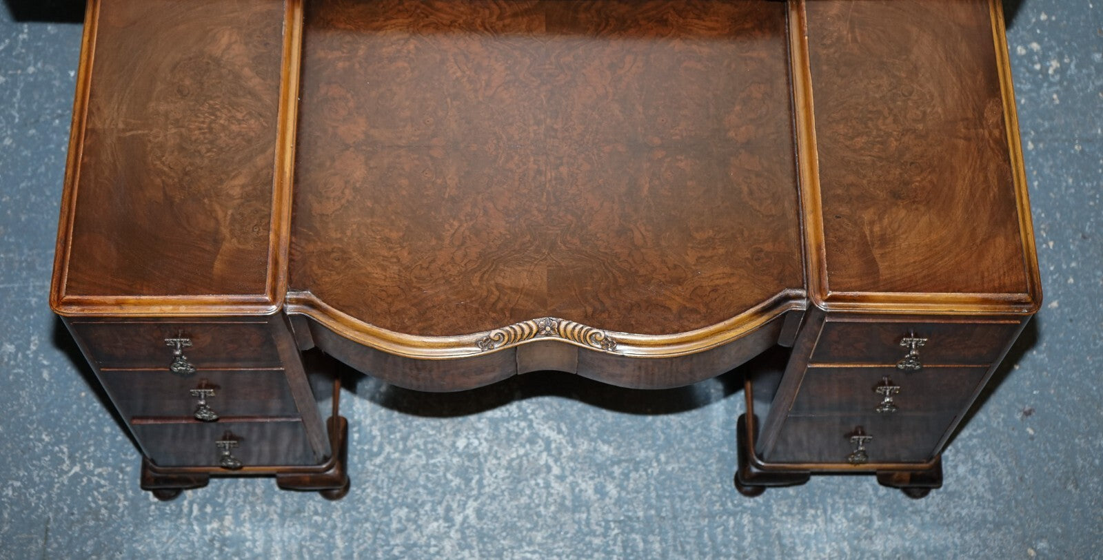 ANTIQUE 1920'S ART DECO BURR WALNUT DRESSING TABLE WITH LARGE MIRROR