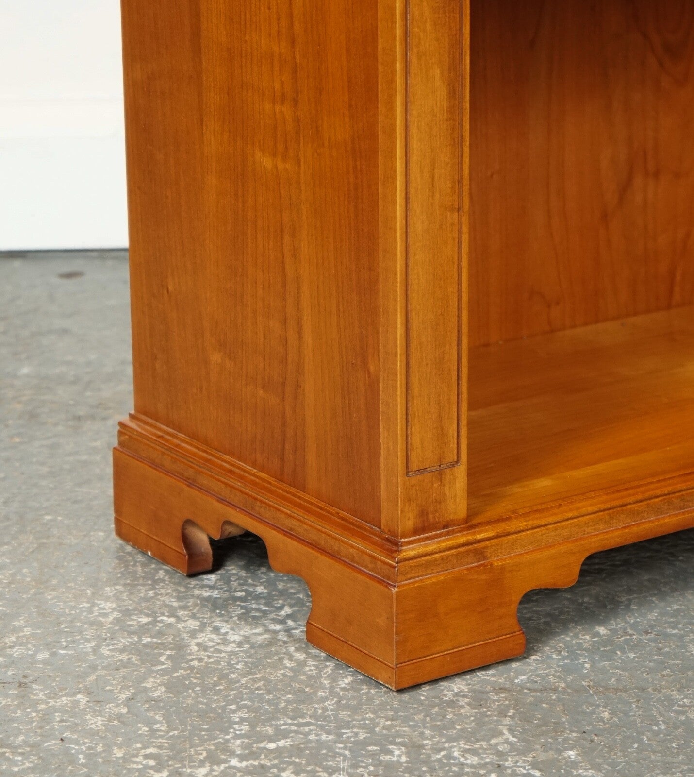VINTAGE TALL OPEN SOLID BOOKCASE 5 SHELVES MADE BY YOUNGER FURNITURE LONDON J1