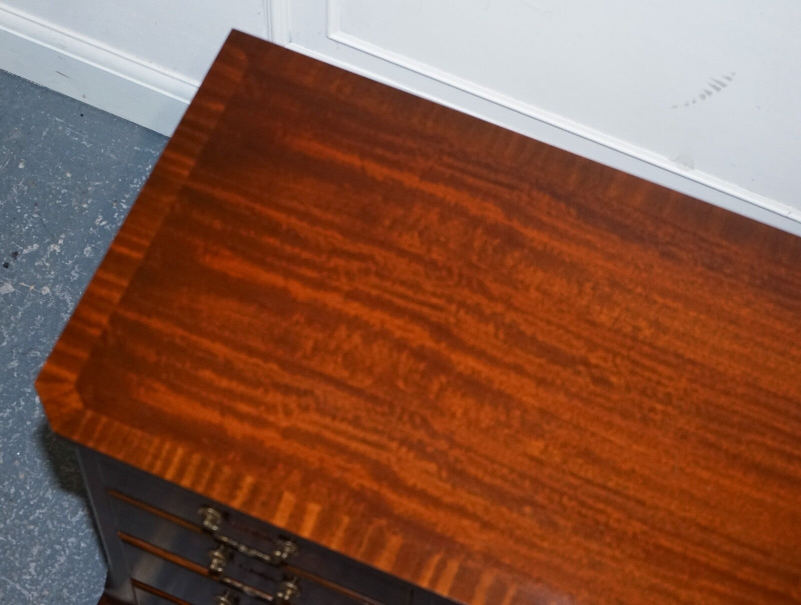 STUNNING VINTAGE BEVAN FUNNEL HARDWOOD SIDEBOARD BANK OF DRAWERS