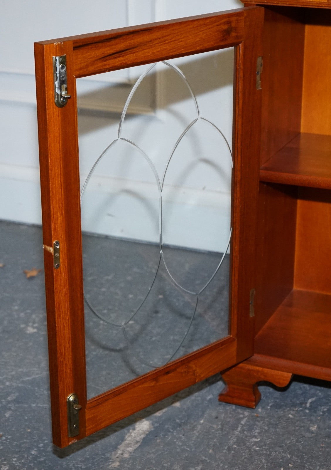VINTAGE YEW WOOD GLAZED BOOKCASE SIDEBOARD TRIPLE DOOR DISPLAY CABINET