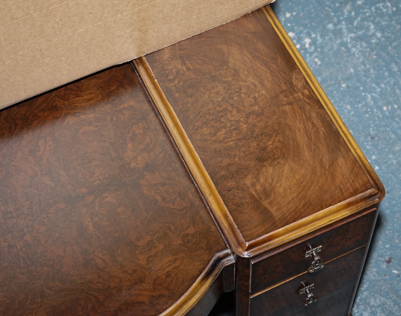 ANTIQUE 1920'S ART DECO BURR WALNUT DRESSING TABLE WITH LARGE MIRROR