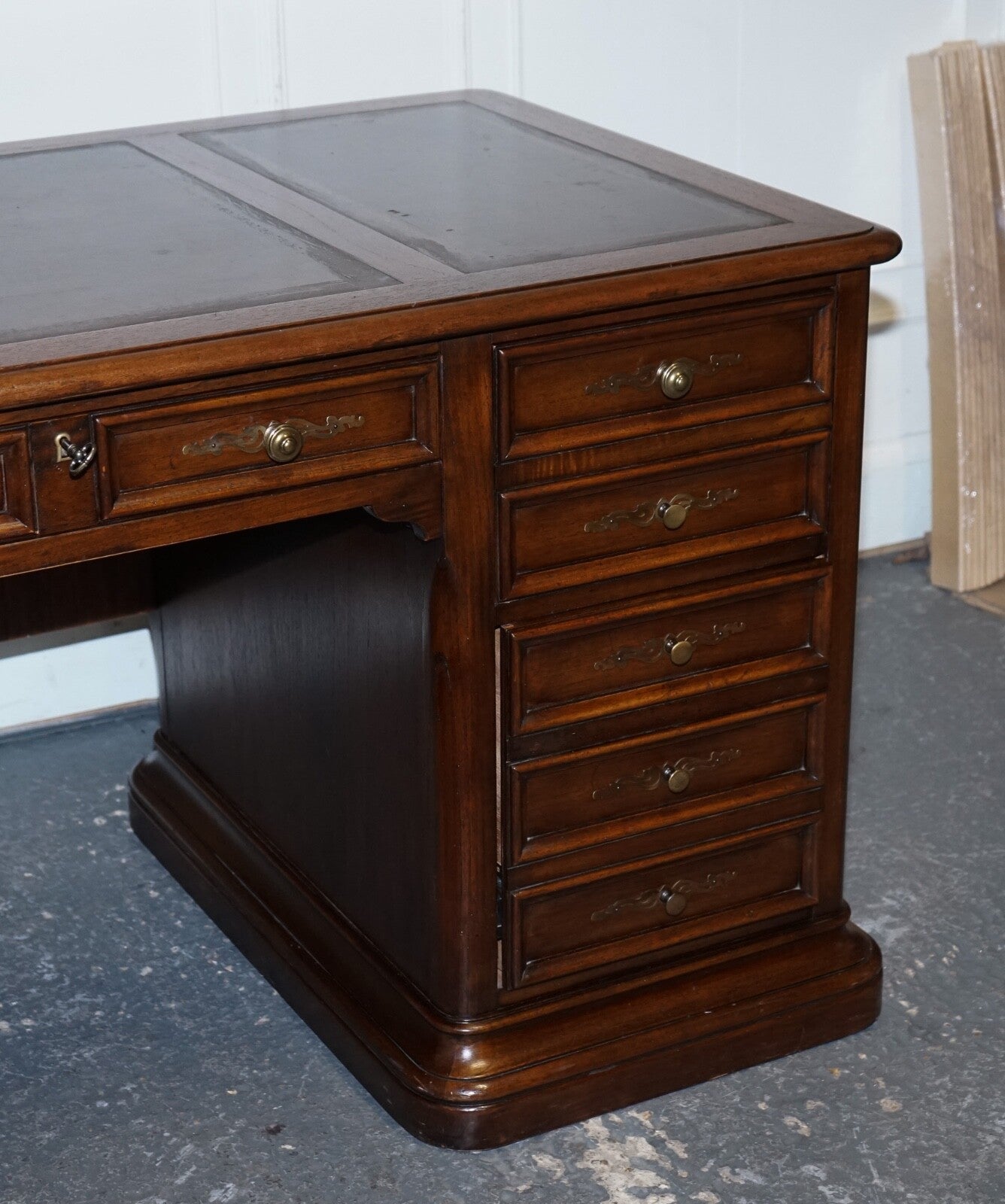VINTAGE HEKMAN USA TWIN PEDESTAL DESK WITH BROWN LEATHER TOP BRASS HANDLES