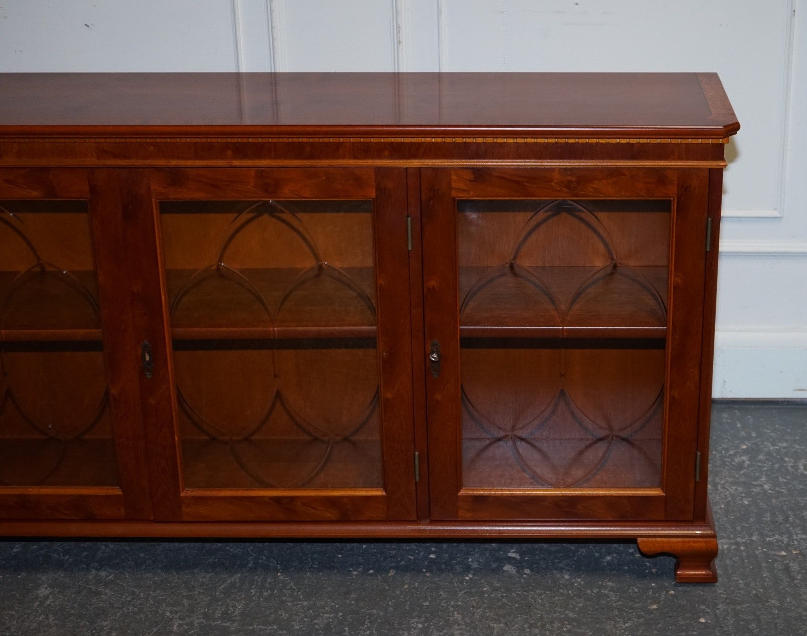 VINTAGE YEW WOOD GLAZED BOOKCASE SIDEBOARD TRIPLE DOOR DISPLAY CABINET