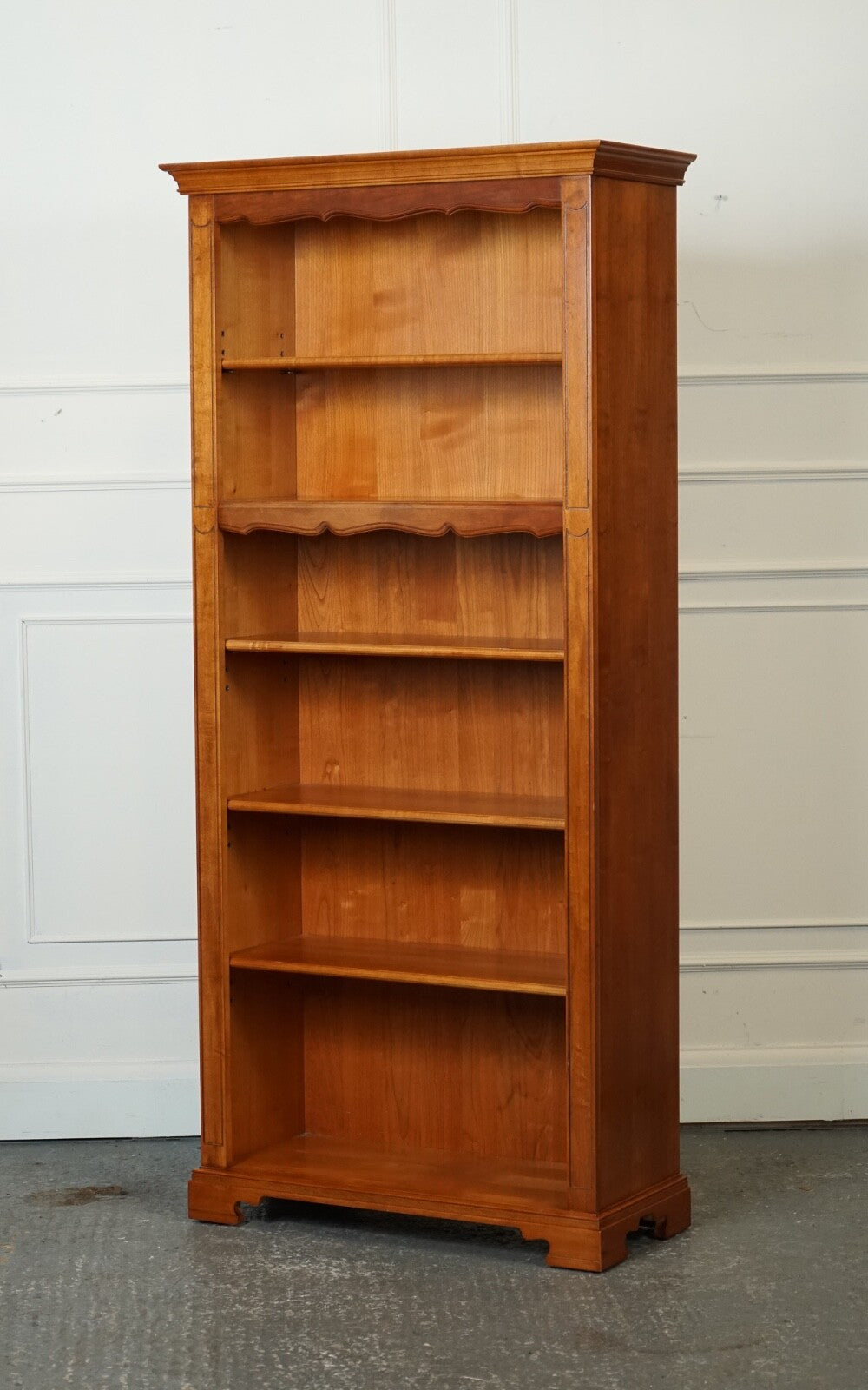 VINTAGE TALL OPEN SOLID BOOKCASE 5 SHELVES MADE BY YOUNGER FURNITURE LONDON J1