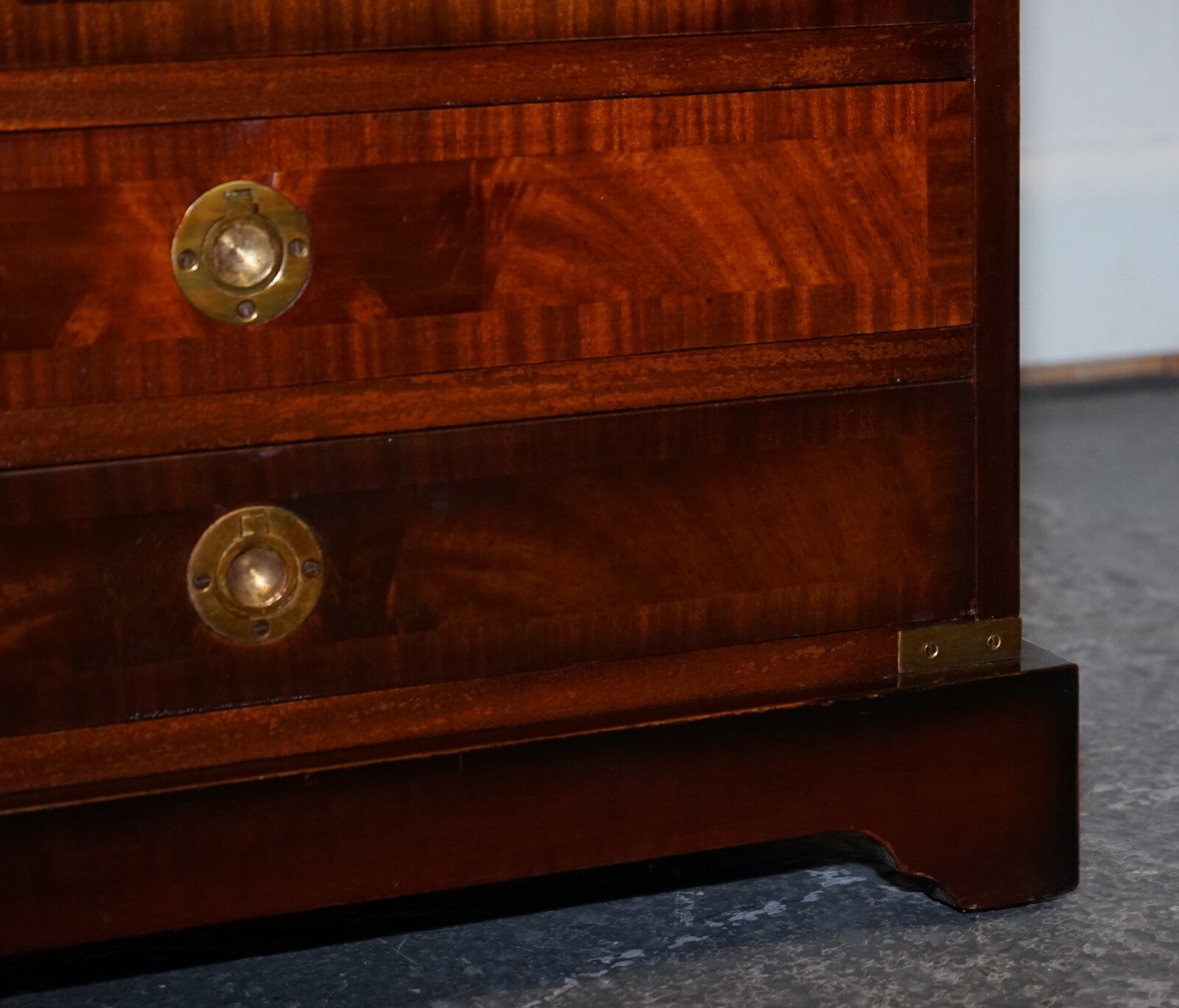 RESTORED STUNNING REH KENNEDY VINTAGE MILITARY CAMPAiGN CHEST OF DRAWERS