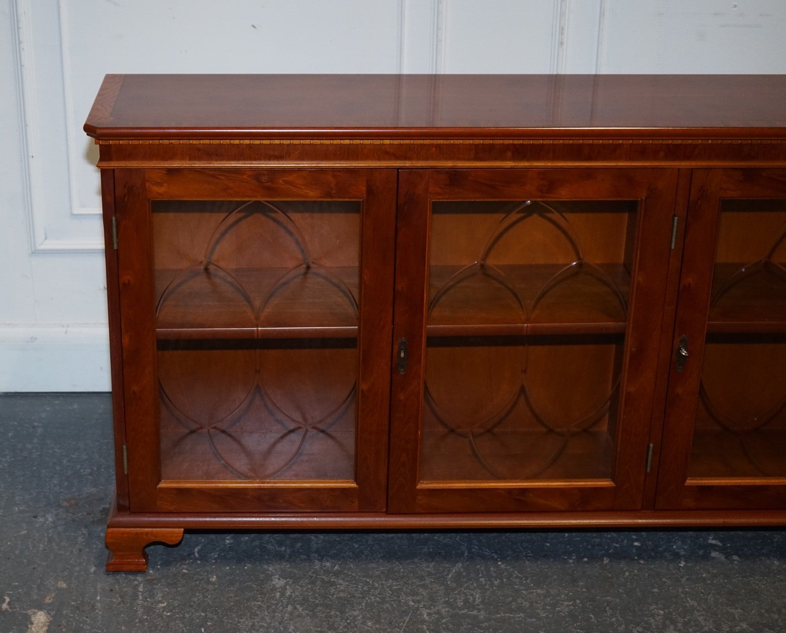 VINTAGE YEW WOOD GLAZED BOOKCASE SIDEBOARD TRIPLE DOOR DISPLAY CABINET